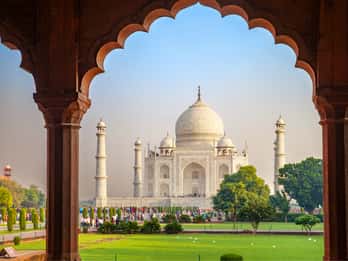Private Sunrise Taj Mahal & Agra Fort von Jaipur mit dem Auto Private Sunrise Taj Mahal & Agra Fort von Jaipur mit dem Auto