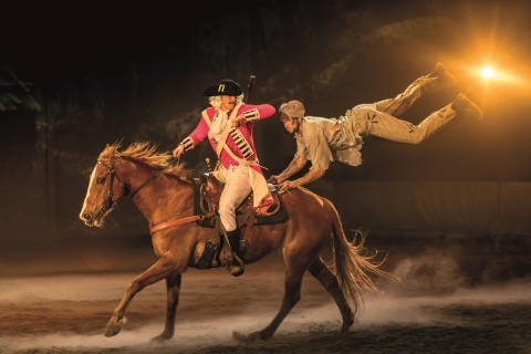 Southport: Australia Outback Spectacular - Abendessen & ShowAustralia Outback Spectacular - Hähnchen-Abendessen & Show