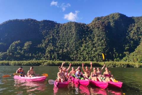 Krabi: Tidig fågel kajakäventyr vid Ao Thalane grupp av 10Krabi: Tidig fågelkajak vid Ao Thalane (grupp om högst 10 personer)