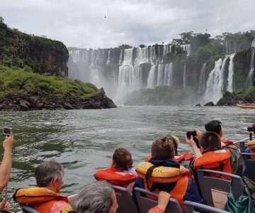 De Foz do Iguaçu: barco por cataratas del Iguazú, Argentina
