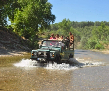 Side: Jeep Safari Adventure with Lunch at Green Lake