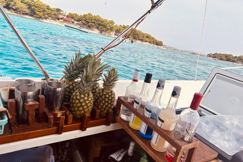 Ze Splitu/Trogiru: Błękitna Laguna i 2 wyspy - pół dnia prywatnieZe Splitu: prywatna półdniowa wycieczka do Błękitnej Laguny i Šolta Nečujam