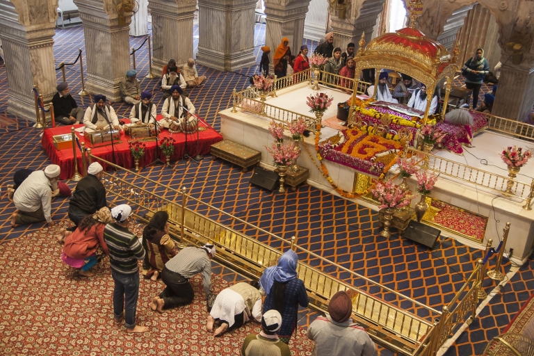 Wycieczka po świątyniach Starego Delhi i miejscach duchowychPrzewodnik mówiący w języku angielskim