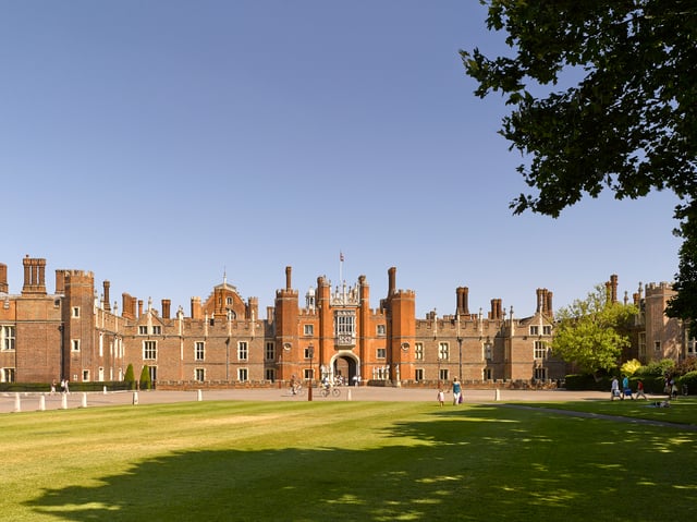Hampton Court Palace and Windsor Castle Private Car Tour