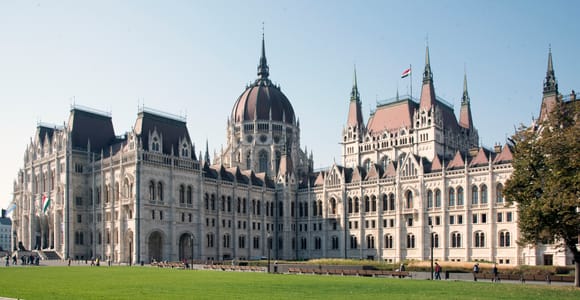 Budapest: Grand City Tour with Parliament Visit