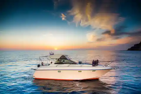 Santorini: Private Day Cruise with Barbeque and Drinks
