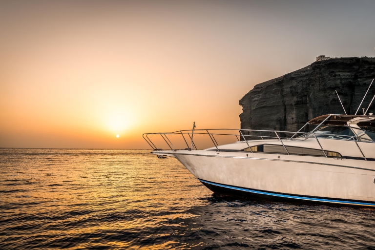 Santorini: Private Sunset Cruise with Barbecue and Drinks