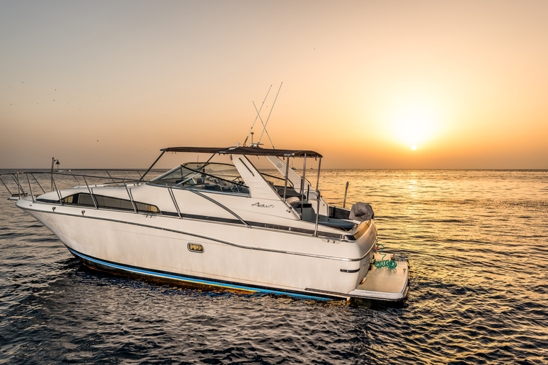 Santorin : croisière privée au coucher du soleil avec barbecue et boissons