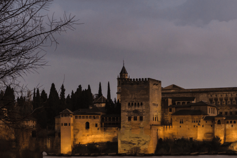 Alhambra: Legends of Alhambra Tour (wycieczka po Alhambrze)