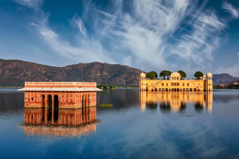 Jaipur Amer Fort, Jal Mahal & Stepwell Private Half-day Tour 