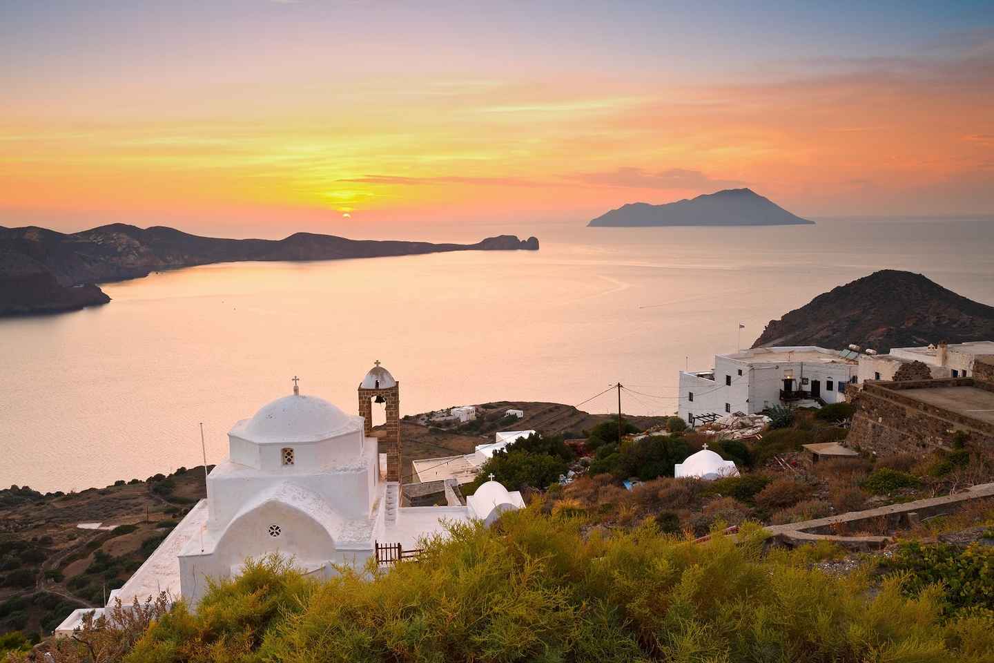 Milos Island: Archaeology & Culture Tour