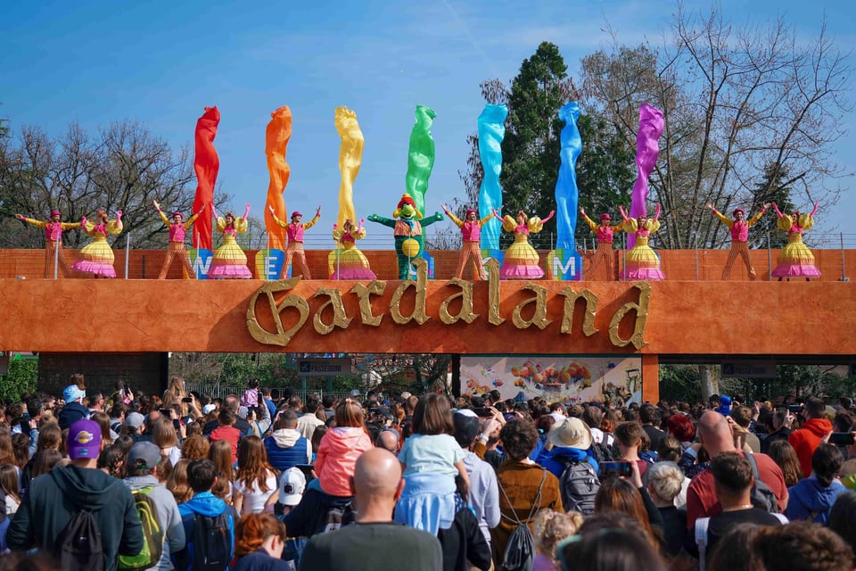 Ab Mailand: Ticket für den Gardaland Park mit Zug und Shuttle Ab Mailand: Ticket ...