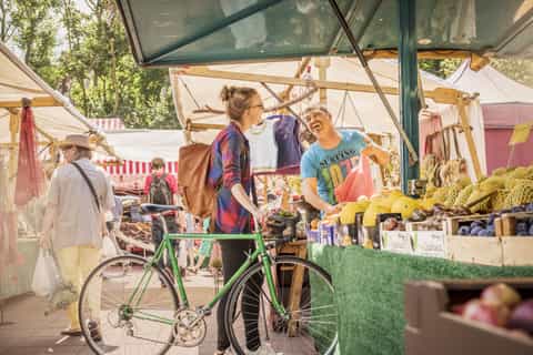 Maspalomas: Guided E-Bike or City Bike Market and Tapas Tour