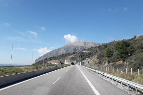 Corfu: Excursão privada de um dia a Meteora saindo de CorfuCorfu: excursão de dia inteiro ao mosteiro de Meteora