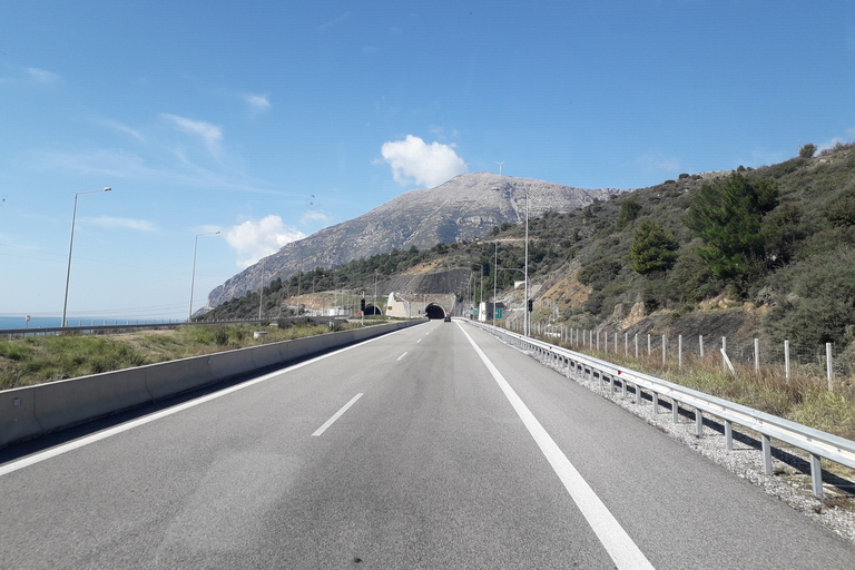 Corfu: Excursão privada de um dia a Meteora saindo de CorfuCorfu: excursão de dia inteiro ao mosteiro de Meteora