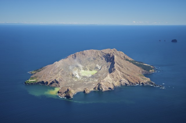 Visit White Island & Whale Island 1-Hour Volcano Scenic Flight in Whakatane