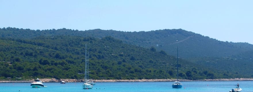 Depuis Vir : Excursion guidée d'une journée à la plage de Sakarun