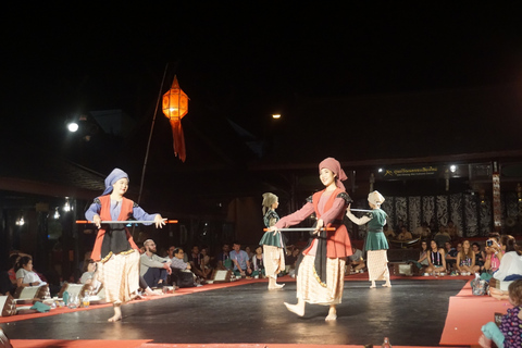 Repas traditionnel de Khan Toke à Chiang Mai et spectacle culturelVisite privée