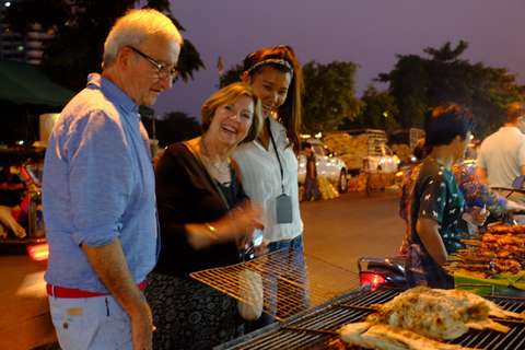 Repas traditionnel de Khan Toke à Chiang Mai et spectacle culturelVisite privée