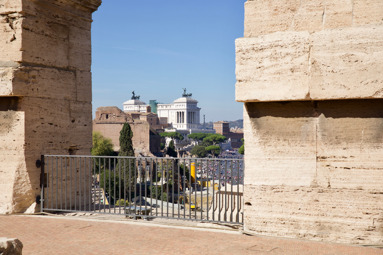 Roma: Visita al Coliseo, la Arena de los Gladiadores y el Foro RomanoColiseo Arena de los Gladiadores y Foro Romano Visita autoguiada