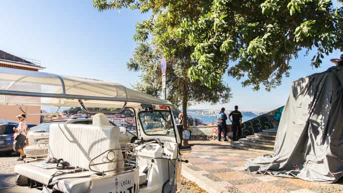 colinas de lisboa tour tuk tuk de 2 horas