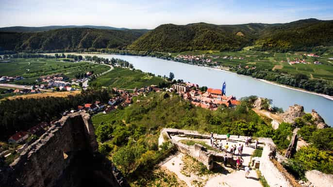 wachau valley day tour with wine tasting