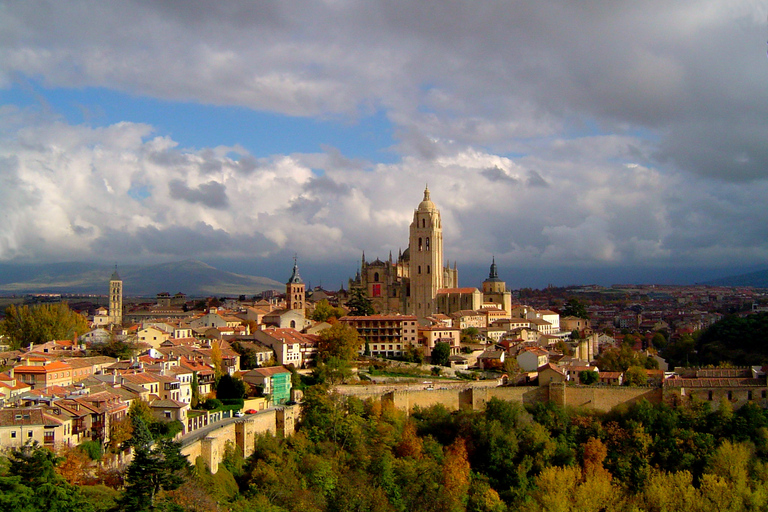 Från Madrid: Ávila och Segovia Guidad dagsutflyktGuidad dagsutflykt till Ávila och Segovia utan Alcazar-tur