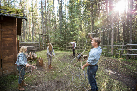 Banff: Wagon Ride mit Cowboy Cookout BBQ