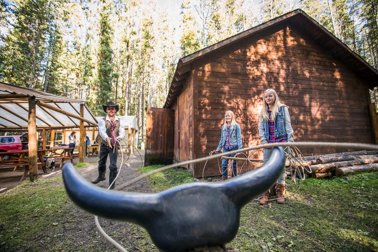 Banff: Wagon Ride mit Cowboy Cookout BBQ