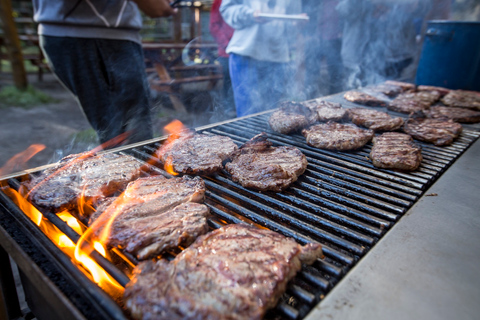 Banff: Wagon Ride mit Cowboy Cookout BBQ