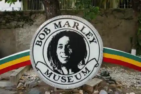 Kingston Sightseeing, Bob Marley Museum and Night Market Exp