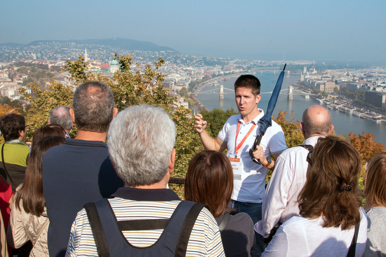 Castle District & Pest Driving Tour with Danube River Cruise Tour in German