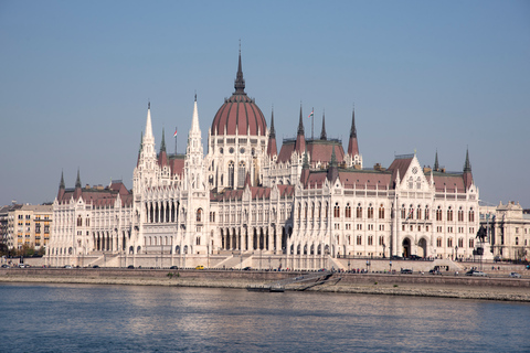 Castle District & Pest Driving Tour with Danube River Cruise Tour in German