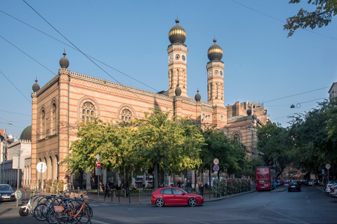 Castle District & Pest Driving Tour with Danube River Cruise Tour in German