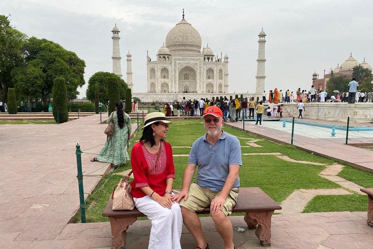 Taj Mahal e Agra Tour guiado particular de um dia de carro saindo de DelhiApenas um guia profissional