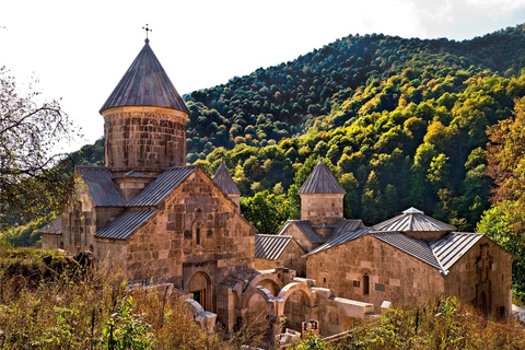 Från Tbilisi: Heldagstur till Armenien med Dilijan och sjön SevanFrån Tbilisi: Privat heldagstur till Sevansjön i Armenien