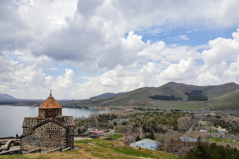 Från Tbilisi: Heldagstur till Armenien med Dilijan och sjön SevanFrån Tbilisi: Privat heldagstur till Sevansjön i Armenien