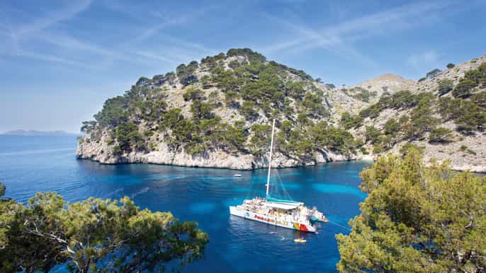 Alcudia: paseo en catamarán por la costa norte con comida