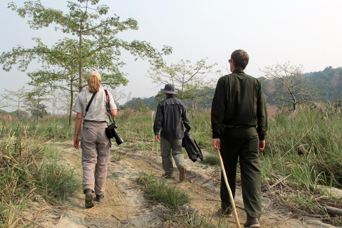 Katmandú: Excursión de 3 días a Chitwan Safari con traslado al hotel