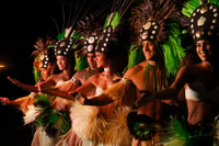 Kauai, cena VIP de 4 cursos y espectáculo de Luau Kalamaku - Housity
