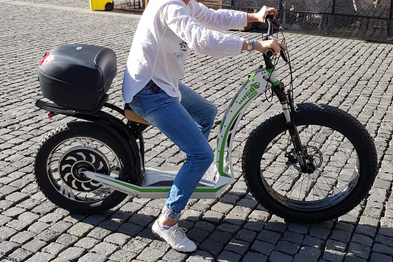 Prague: Quick 1-Hour Sightseeing E-Scooter Private Tour