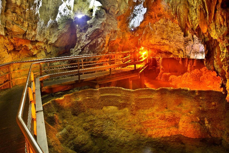 Au départ d&#039;Athènes : visite privée de 2 jours à Kalavryta et sa grotte