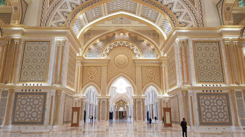 From Dubai: Abu Dhabi Day Tour with Qasr al Watan
