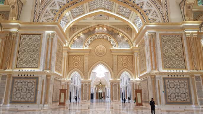 fra dubai private abu dhabi day tour med qasr al watan