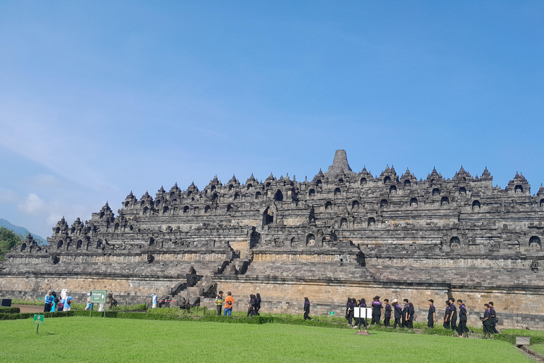 Yogyakarta: tour del Palazzo del Sultano, Borobudur e tramontoYogyakarta: Palazzo del Sultano, Borobudur e tour al tramonto