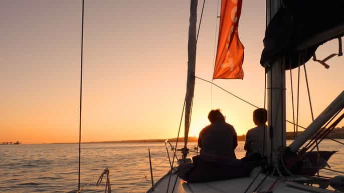 lisbon sailing tour on the tagus river