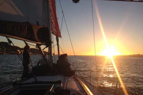 Lisboa: Passeio de Barco à Vela no Rio Tejo