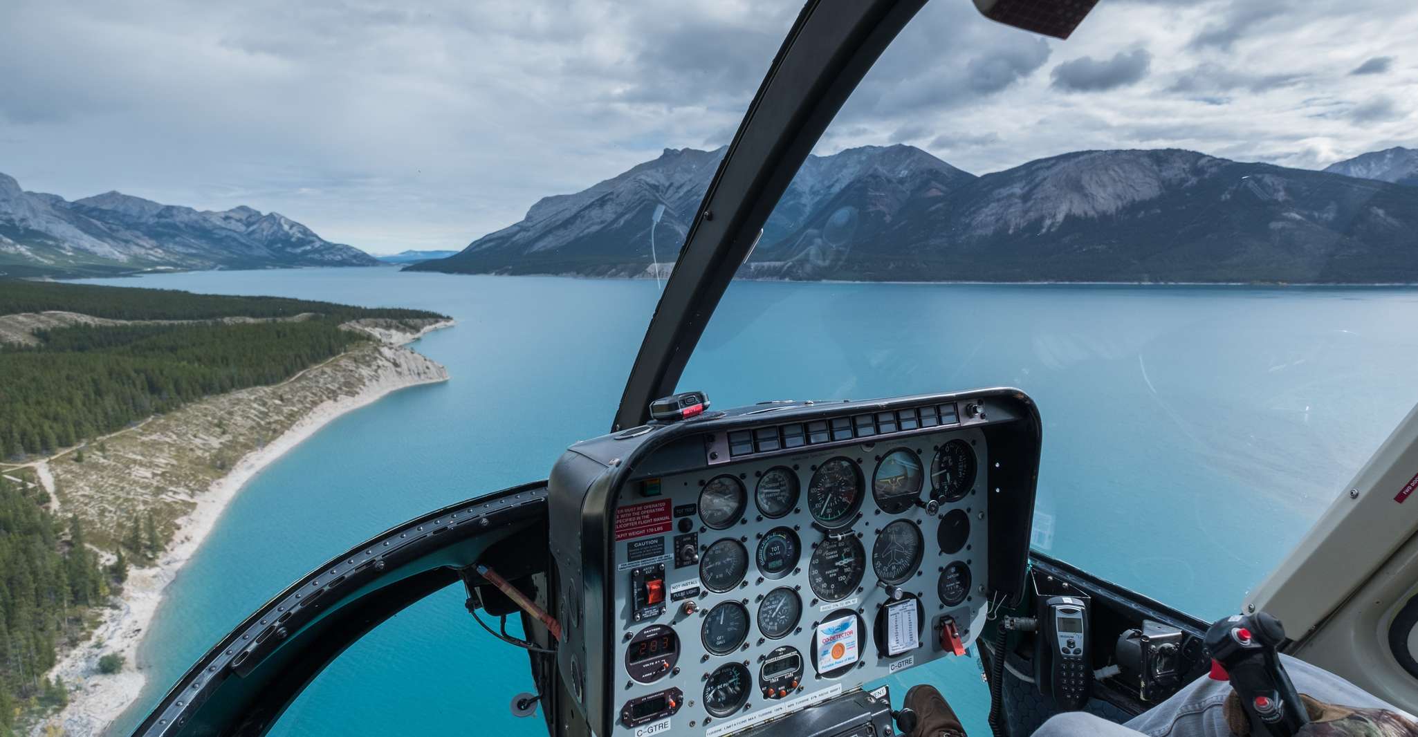Canadian Rockies, Helicopter Flight with Exploration Hike - Hizvo