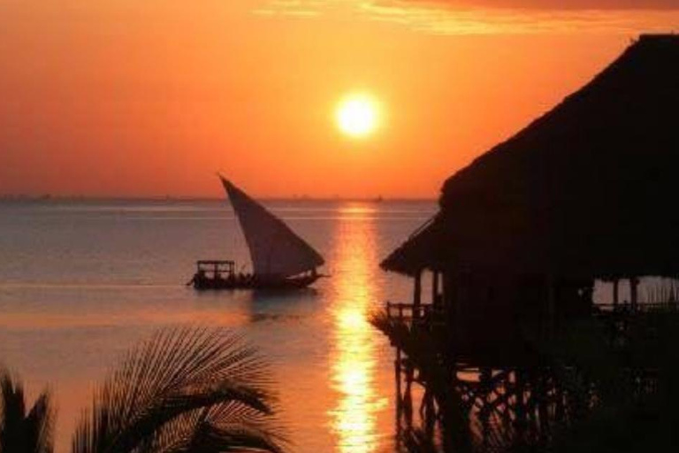 Zanzibar : Croisière en boutre au coucher du soleil sur la plage de Nungwi/Kendwa avec fruits