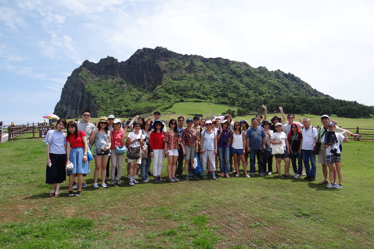 Jeju: UNESCO Sites Tour with Haenyeo Show(Eastern)